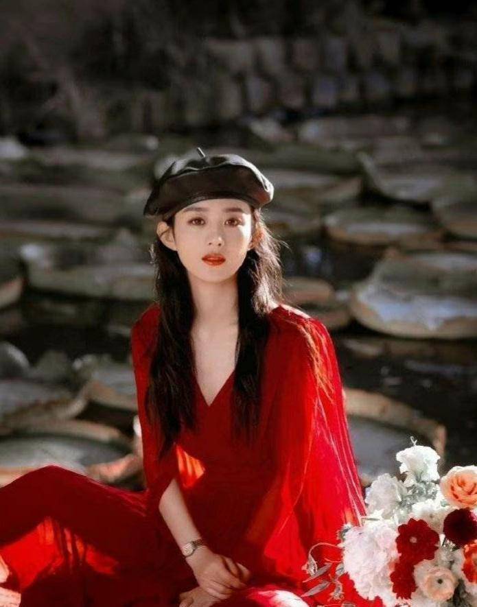 赵丽颖穿起"例假裙"太美了,不仅甜美优雅,还很有成熟韵味_裙子_女明星