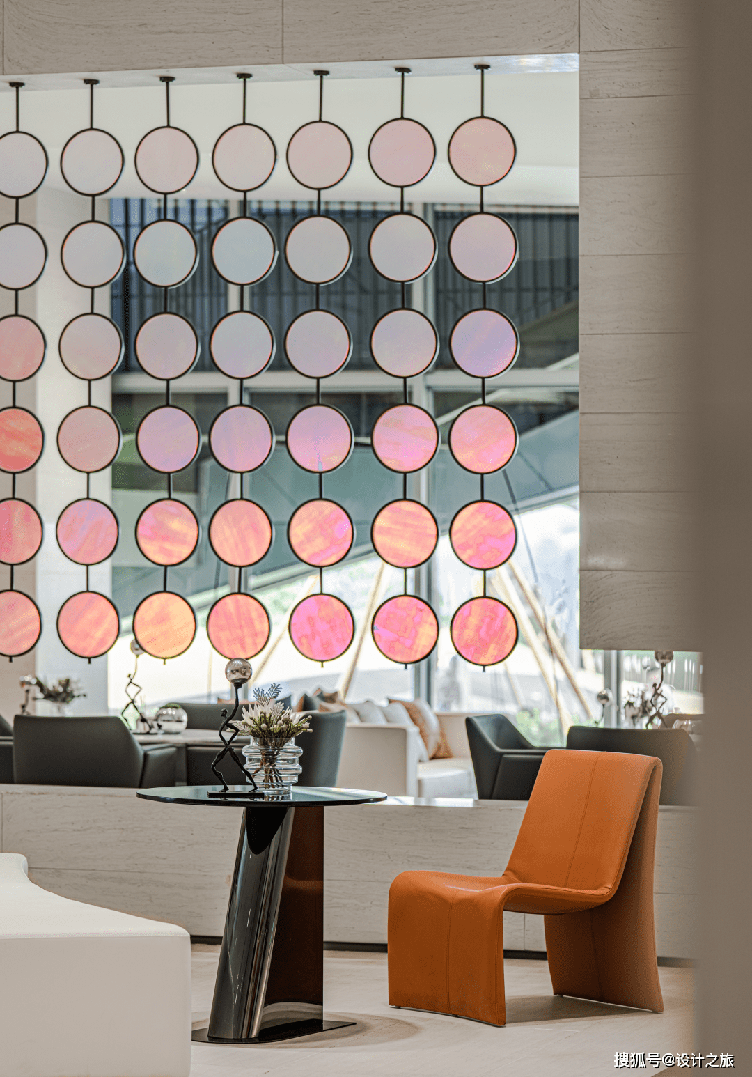 借由现代不规则语汇,通过有节奏的韵律来展现空间动感活力.