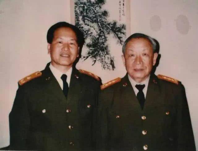 迟浩田官至军委副主席,1955年被授什么军衔?报大尉,为何未过?_俘虏_父亲_战场