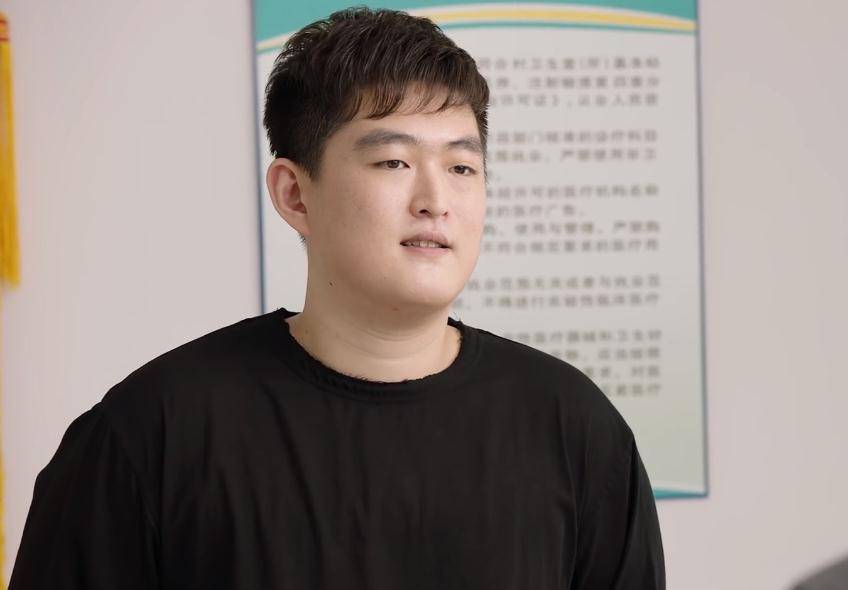 赵一涵赵一楠却始终在剧中却演得一点都不像专家