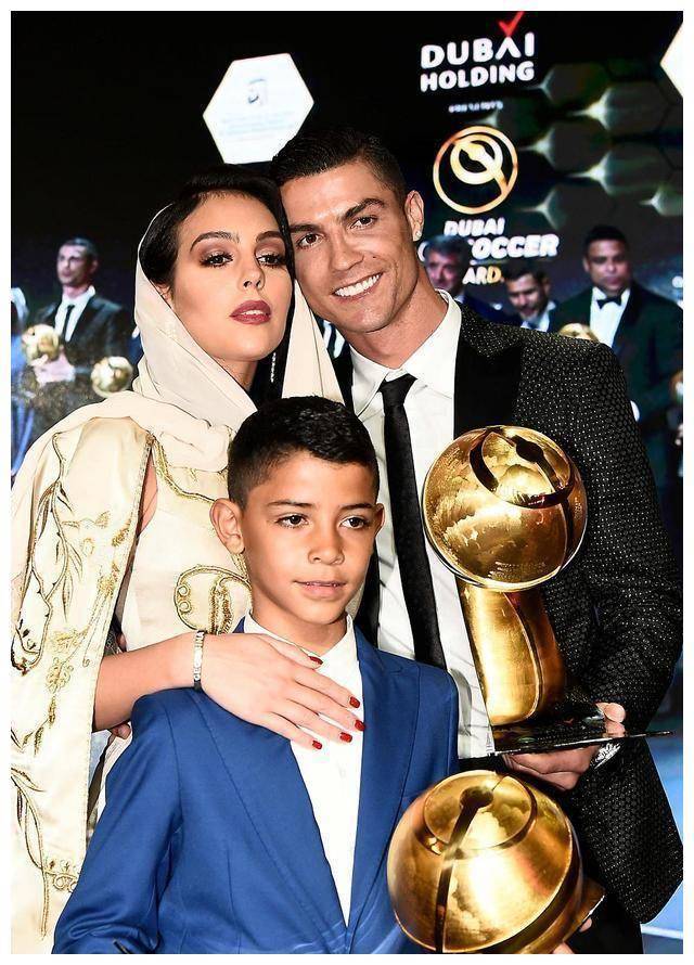 当初的c罗万万没想到,小罗看重继母胜过看重父亲!