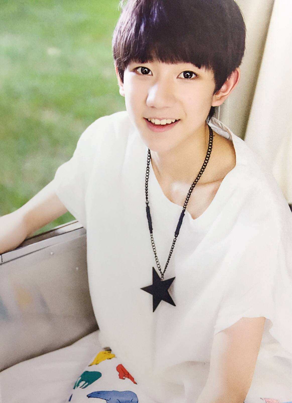 王源采访视频被热传,离开滤镜特效的他,19岁生图模样没看错吧?