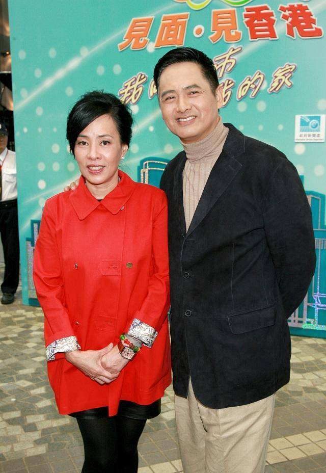 周润发夫妇捐出全部身家做慈善,穿15元拖鞋:发哥活成了普通人_许文强