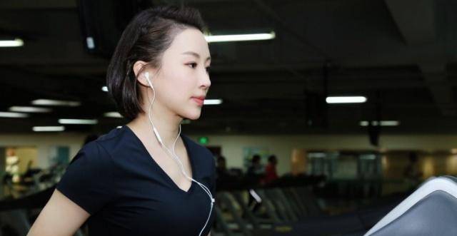 38岁"九球天后"潘晓婷素颜照曝光,看完素颜,网友:我不配_台球_比赛