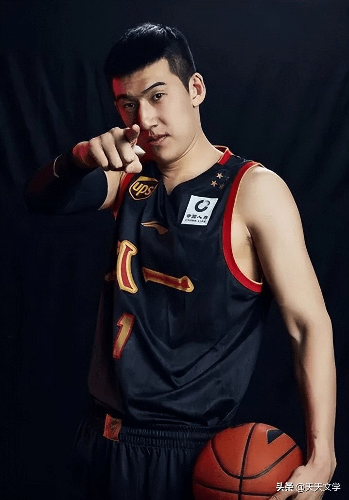 付豪:辽篮夺冠的重要因素:杨鸣表示自己进步显着,母亲詹淑萍对他的