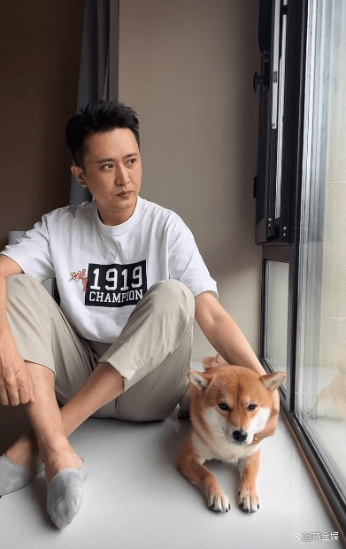杨帆:维系16年的友情,同一天时间内先后给"张蕾和李思思留言"_段子