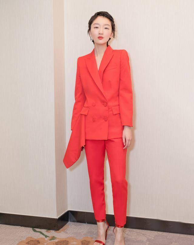 周冬雨:我不止是burberry!_时尚_比例_传统