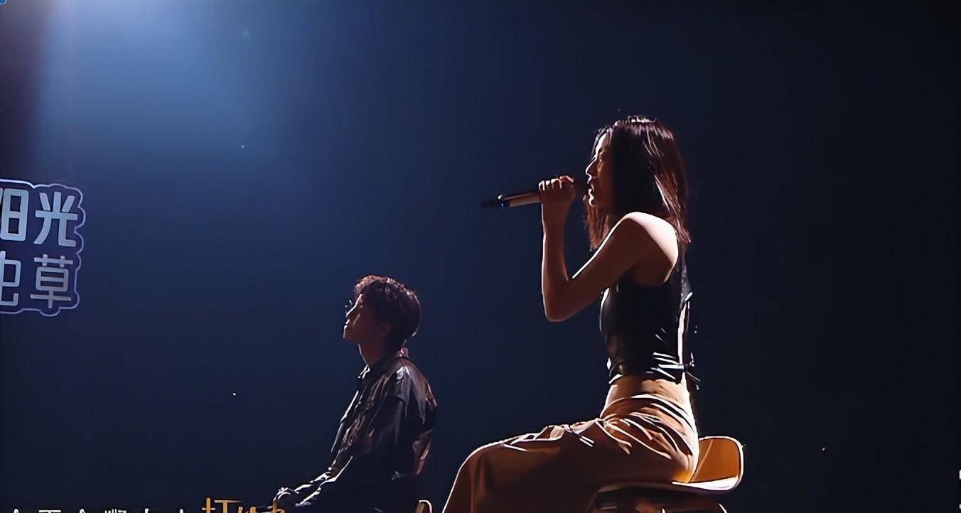 周深,胡彦斌夸马吟吟是宝藏歌手,乐评人却哗众取宠唱反调_文艺_声音