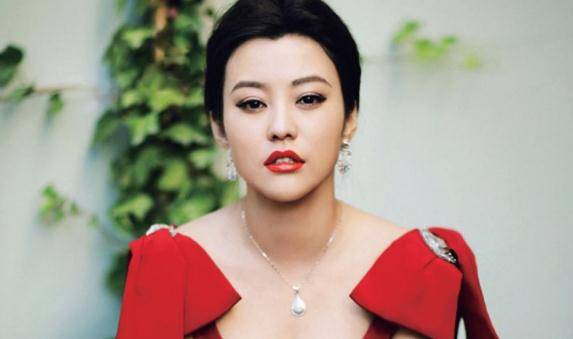 曾与邓超在一起三年,分手后差点身亡,见面不敢对视,40岁活成这样_郝蕾