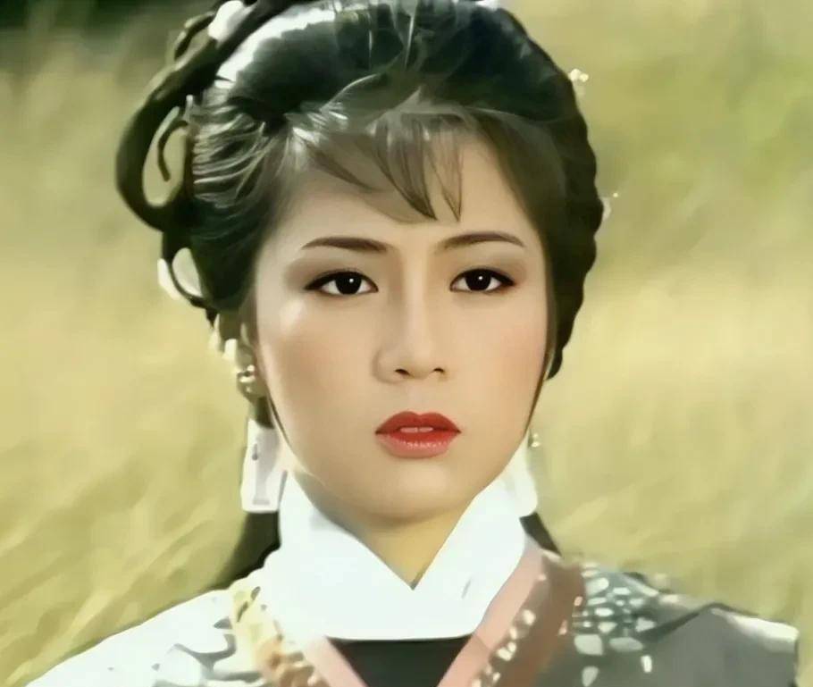 苗侨伟和林俊贤年轻时的古装都很帅,而如今的林俊贤变化真的很大