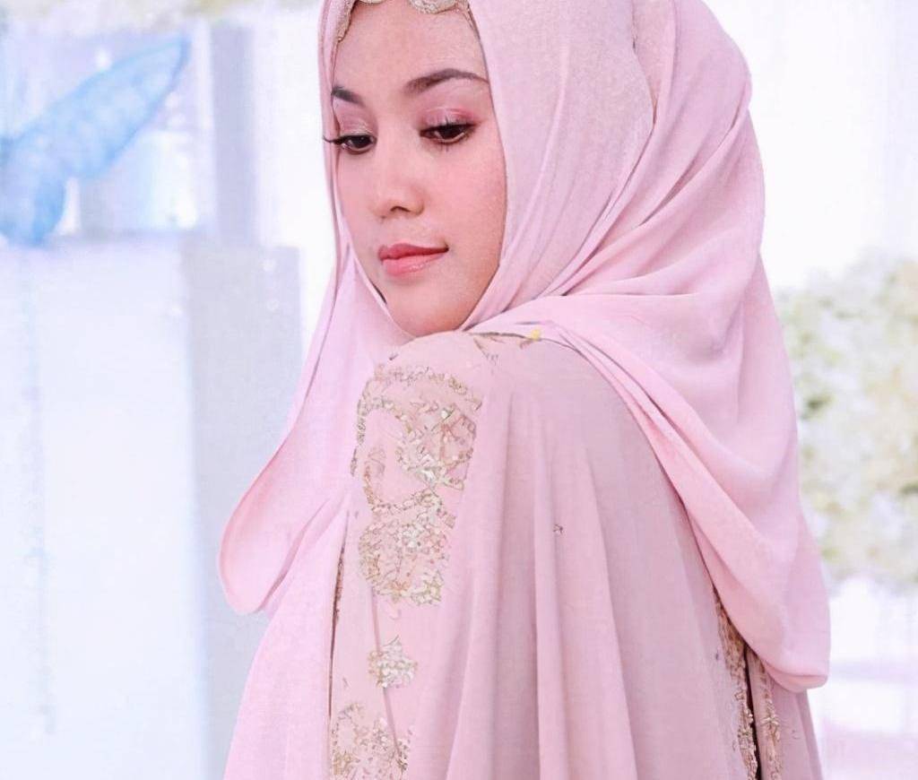 歌手茜拉为庆祝儿子一岁,一家三口的照片呈现出来_中国_男友_生活