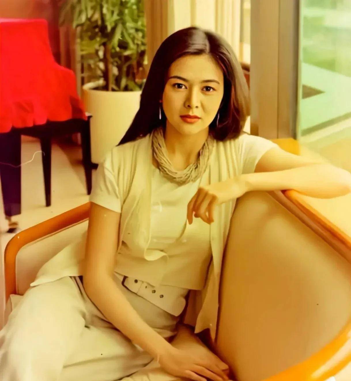 香江第一美人,纯天然的开挂颜值惊艳众人