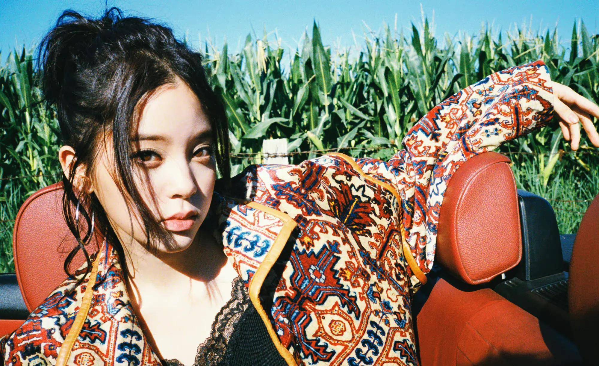 欧阳娜娜拳击手mv剧照流出 酷飒帅气 一身简单白t掩不住丰满好身材