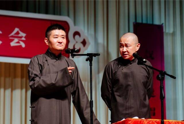 苗阜玉浩相声大会大打出手,网友:难怪比不上德云社_郭德纲_张玉浩