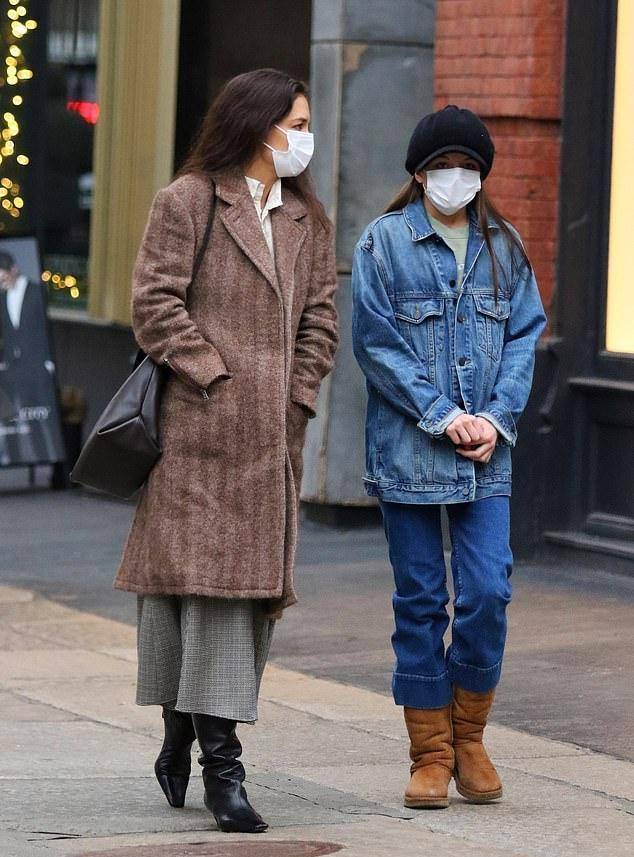 14岁苏瑞克鲁斯丹宁装出街,缺爱不自信,凯蒂忙恋爱无暇顾女儿