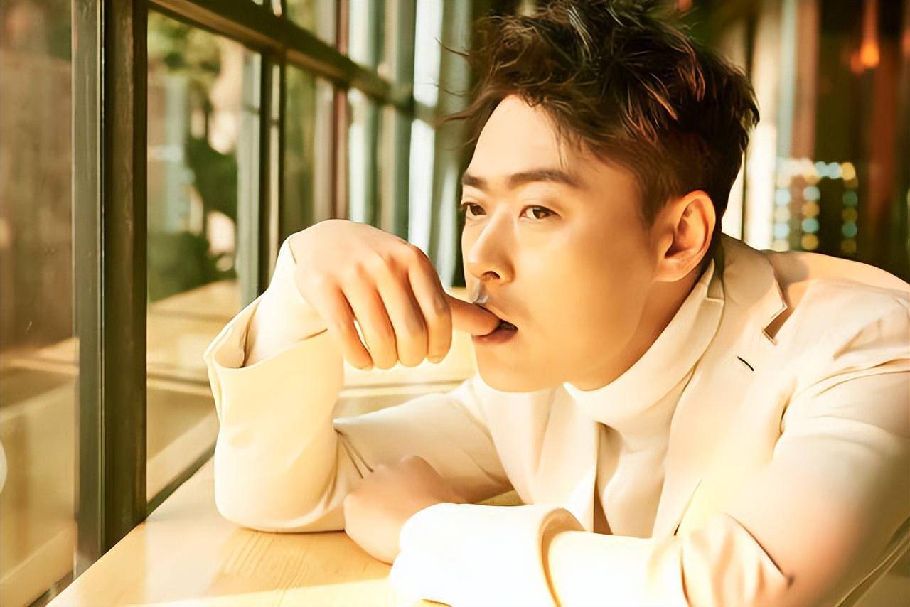 演员张桐:成名后为父母买房,和女友相恋6年结婚,40岁没孩子_张彤_电视