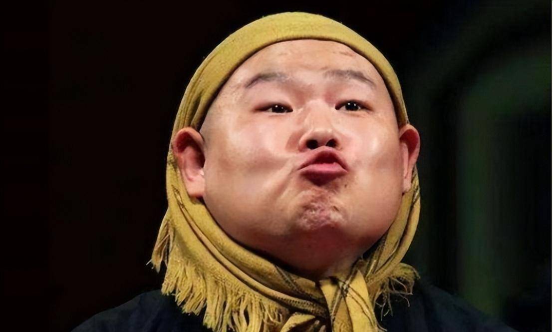 不忘本的岳云鹏差别对待,给5个姐买房,却让弟弟继续住农村?