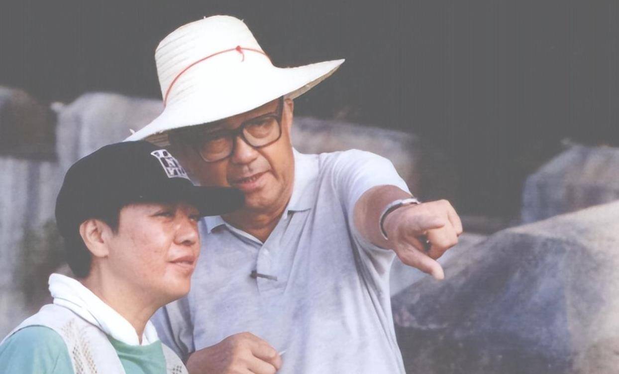 唯一在世的儿子因疫情去世,著名导演谢晋的一生比黄连还苦_徐大雯