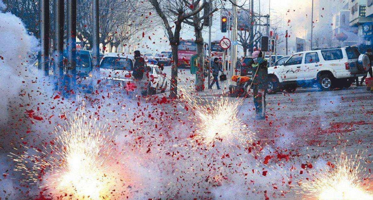 人民日报曾评:“烟花禁放”应听群众意见?你支持春节放鞭炮吗?_环保_爆竹声_评论