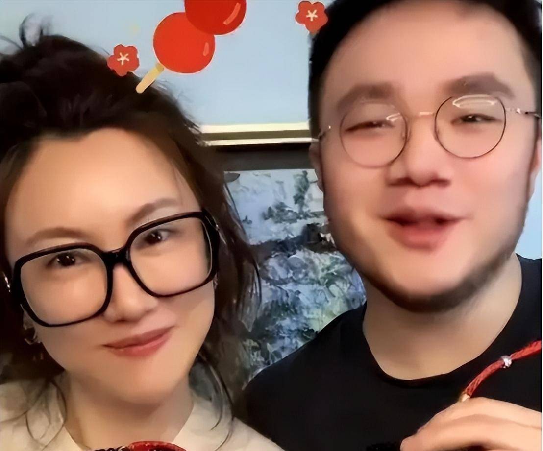 不受英达宠爱的巴图,和妈妈相依为命,如今和姐姐成为