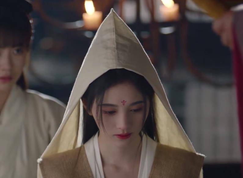 《如意芳霏》剧情引热议:丧礼妆容带红,绑架却像咬着化妆棉_鞠婧祎