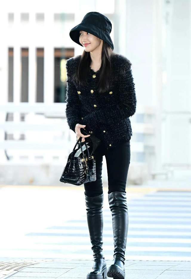 朴敏英穿小香风好有气质,配修身牛仔裤尽显苗条身材,洋气优雅_外套