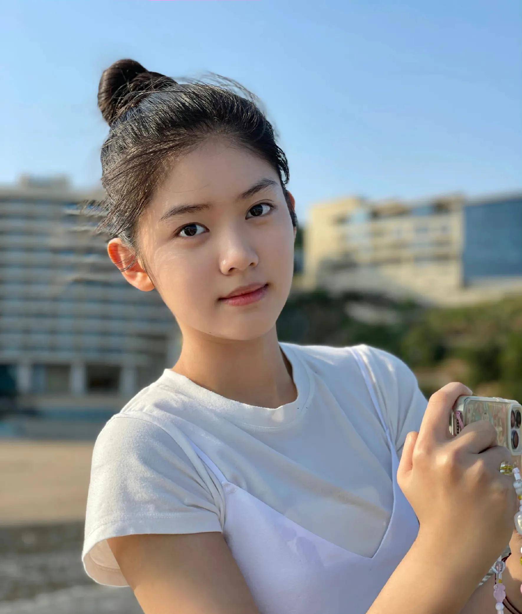 比如在小舍得中扮演宋佳和佟大为女儿,表现出色刘楚恬张籽沐跟纪姿含