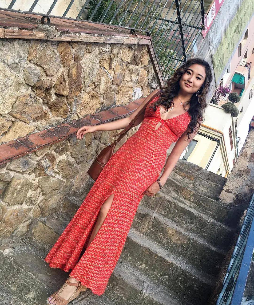 这位美剧演员被网友们打call,只因长得像贾玲_ashley_park_剧中