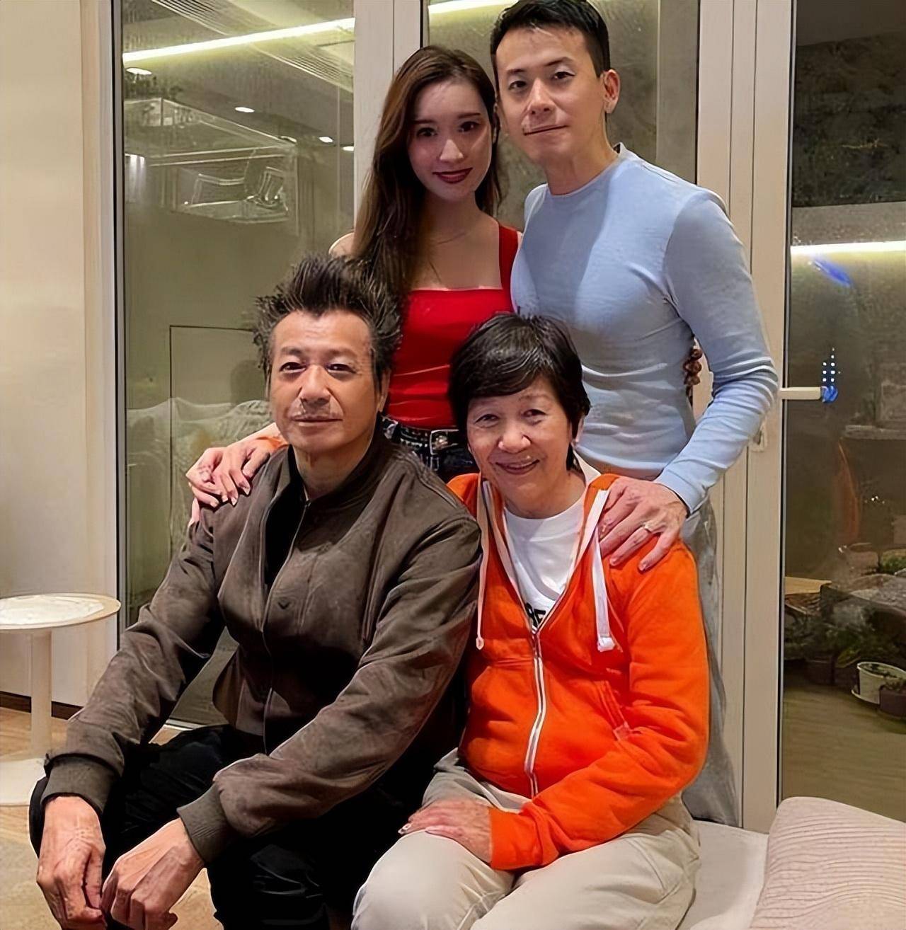 香港演员石修儿媳林佑蔚怀孕半年晒时尚照,时尚妖娆,明艳照人_陈宇琛