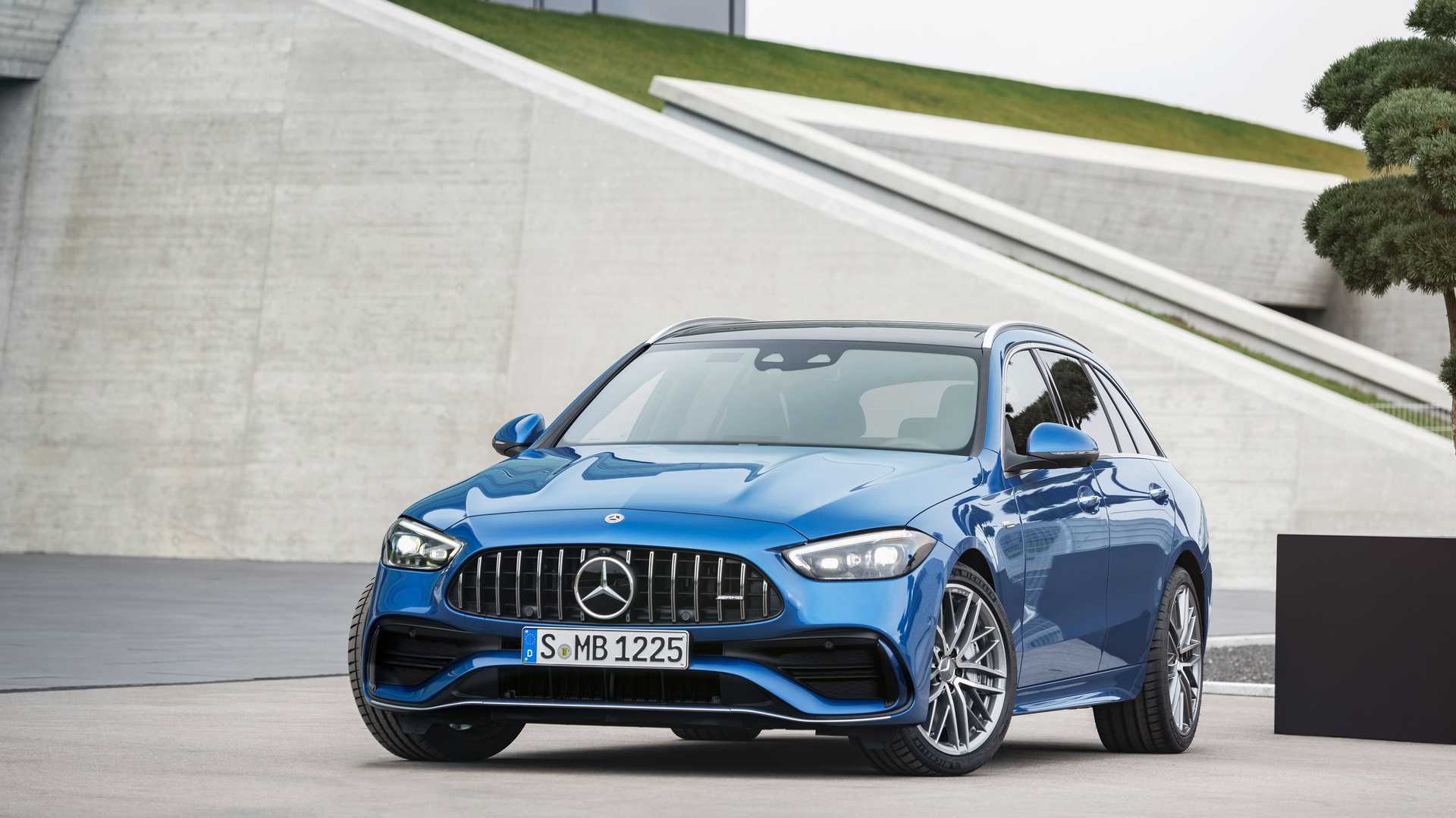 0t发动机 amg c 43旅行车将于广州车展亮相 4.