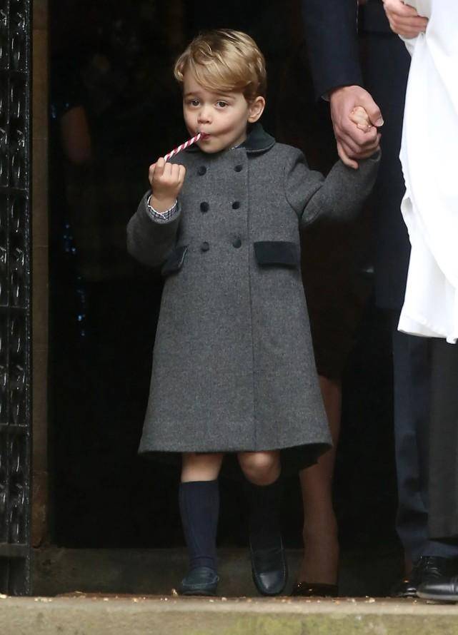 沿袭穿短裤的传统,看似可爱却难掩真性情_英国王室_活动_皇室