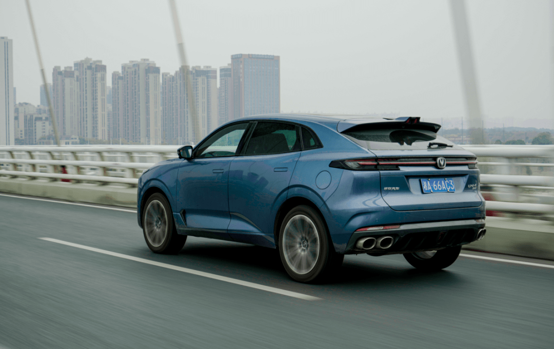 长安uni-k万公里体验报告:一台以科技为特色的"五星级民宿"_搜狐汽车_