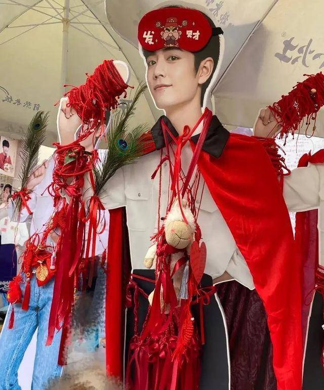 这是一场红绳的变迁史,为肖战带去满满的祝福.返回搜狐,查看更多