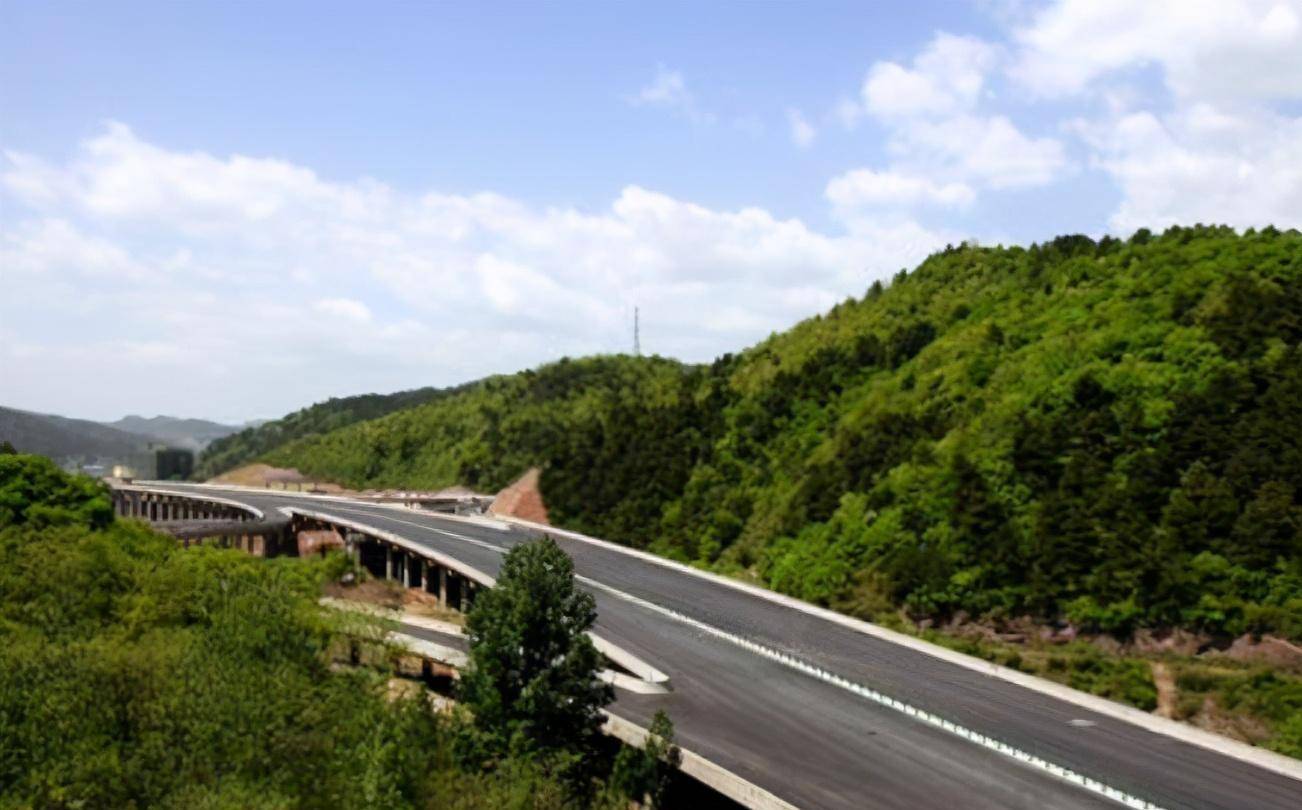 铜安高速公路从字面很容易看出,这是一条连接铜梁到安岳重要便捷通道