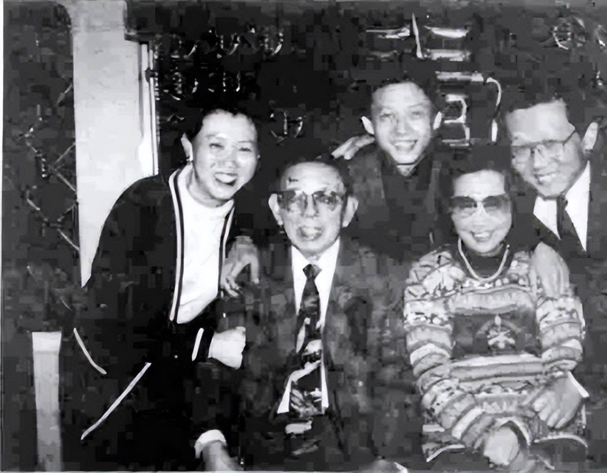 程前:与前妻分手27年,娶小娇妻51岁当爹,如今前妻