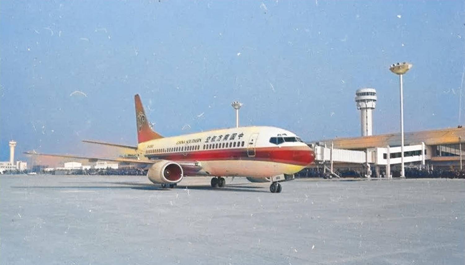 老照片:90年代的湖北武汉,汉正街,天河机场,新世界百货商场_黄鹤楼