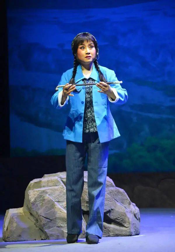 随着剧情渐次铺开,一个丰满鲜活,感人至深的柳玉珍