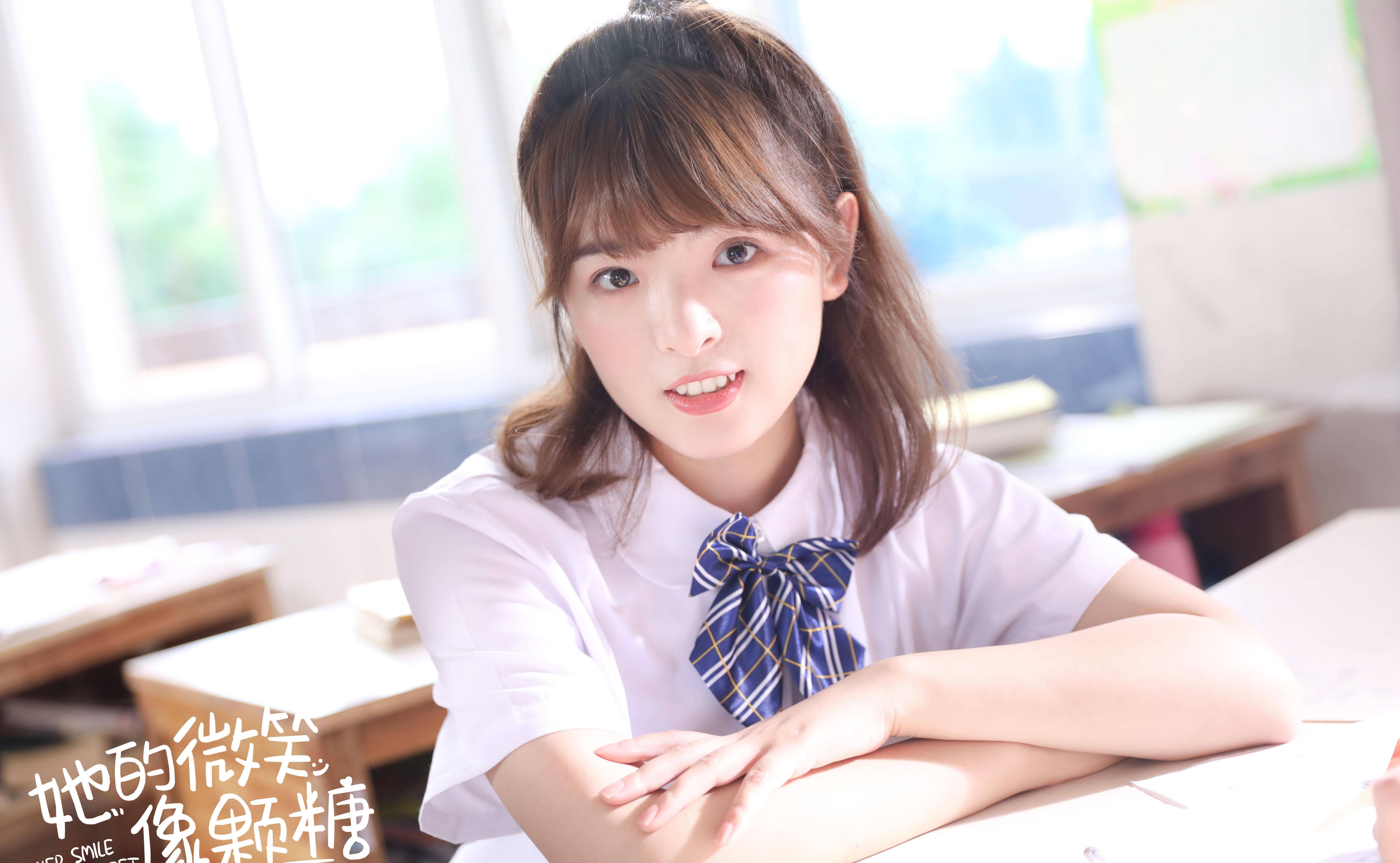 女二是何夏昕饰演的白希,是女主徐静姝的高中同学