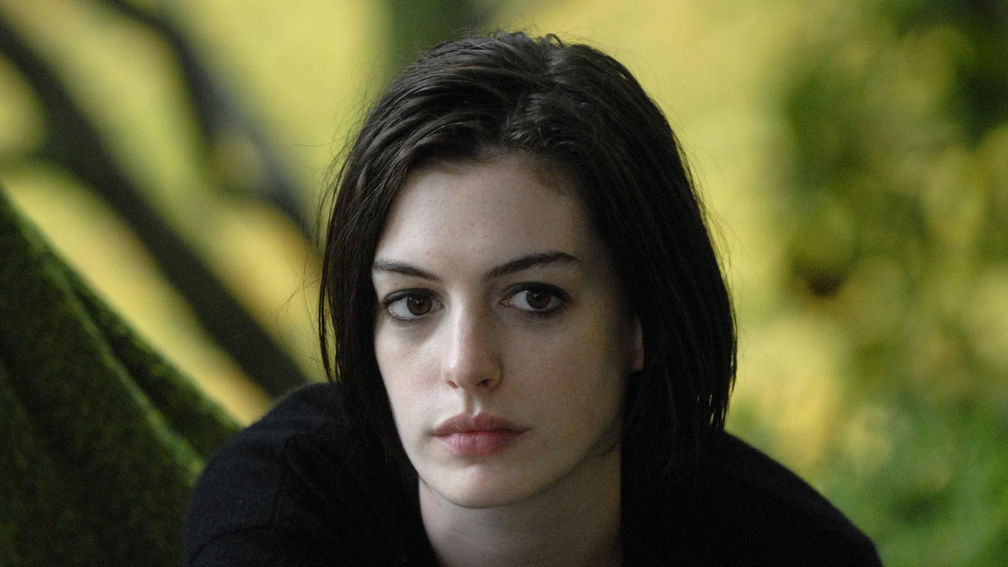 安妮·海瑟薇从18岁到38岁,20年的角色转变_公主_日记_朱迪·加兰