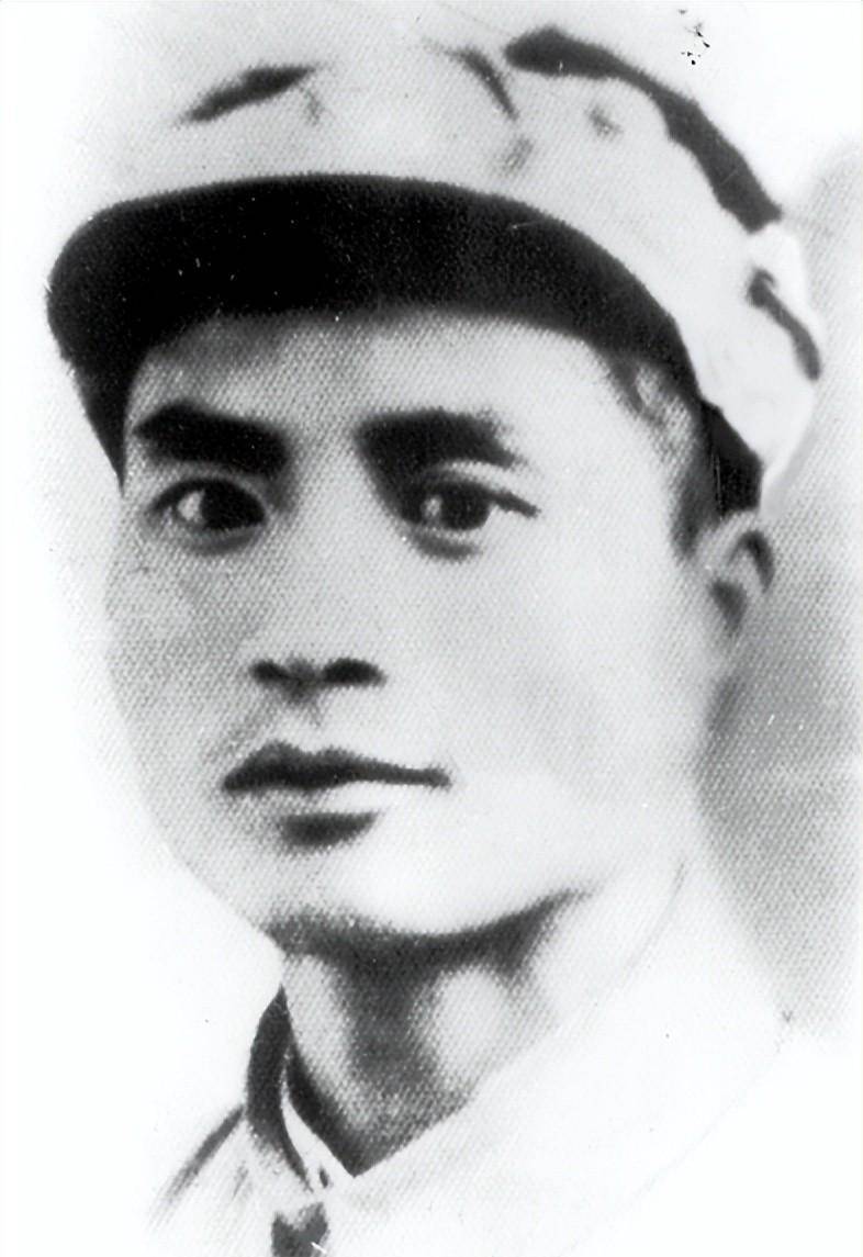 他有能力,刘亚楼曾想培养他为接班人,多年后,的确