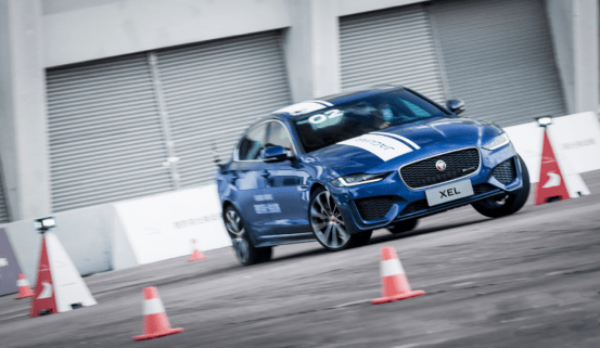 《人潮汹涌》中捷豹的出场 你喜欢吗?_搜狐汽车_搜狐网