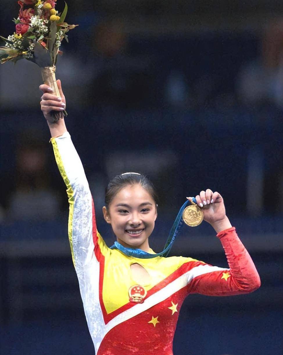 举国欢腾,这是一次历史性的夺冠,刘璇实现了中国在平衡木项目上零的