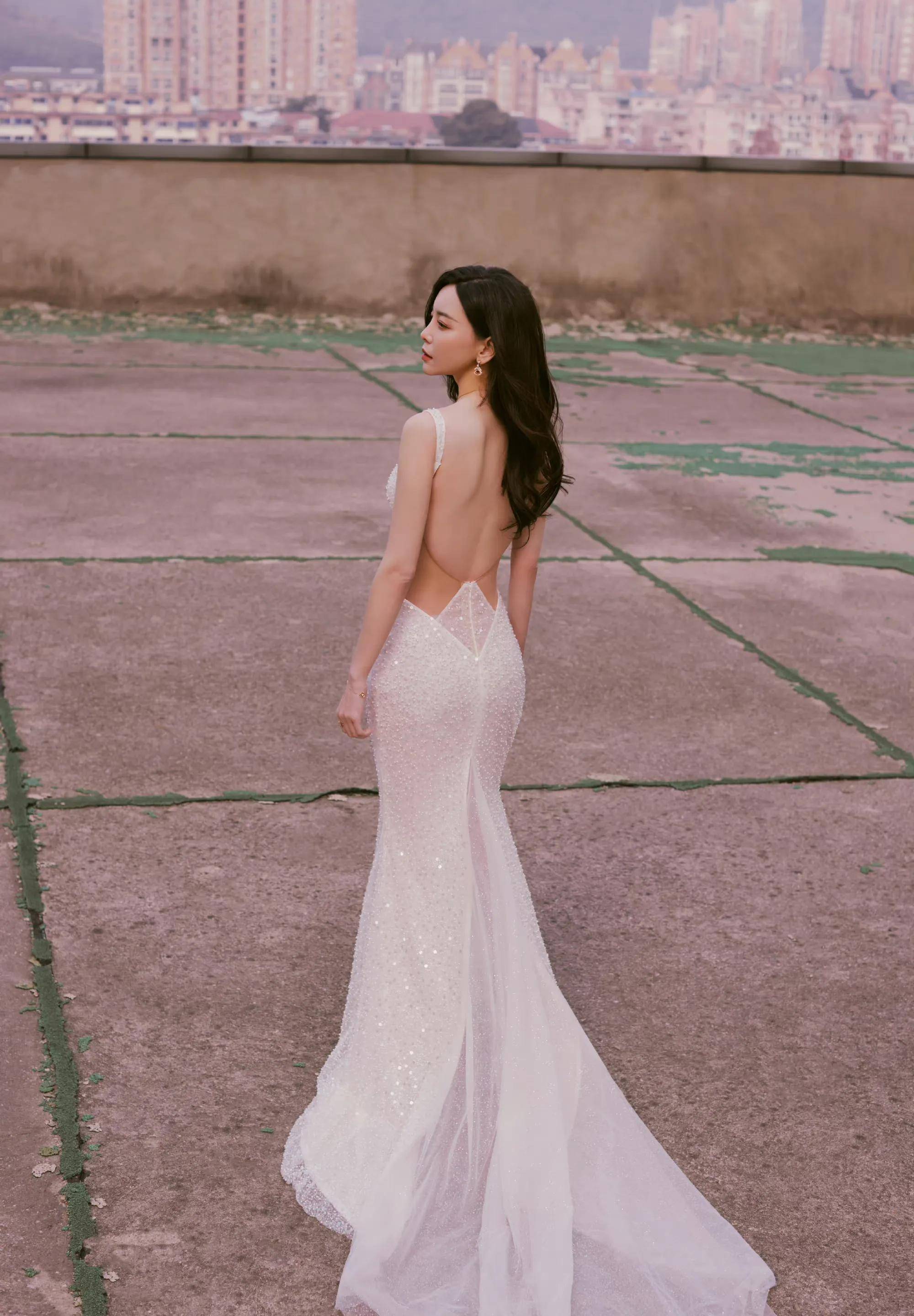 又一波红毯 毛晓彤深v露背裙太惊艳 孙千透视装性感 于文文身材火辣