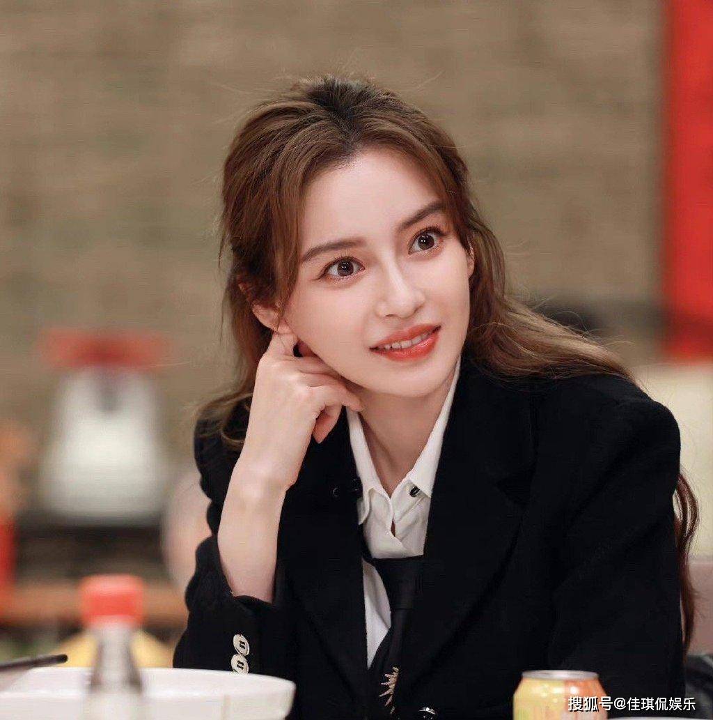 张兰姐弟恋,杨颖新男友曝光,贾乃亮李小璐复合_网友_男士_滑雪