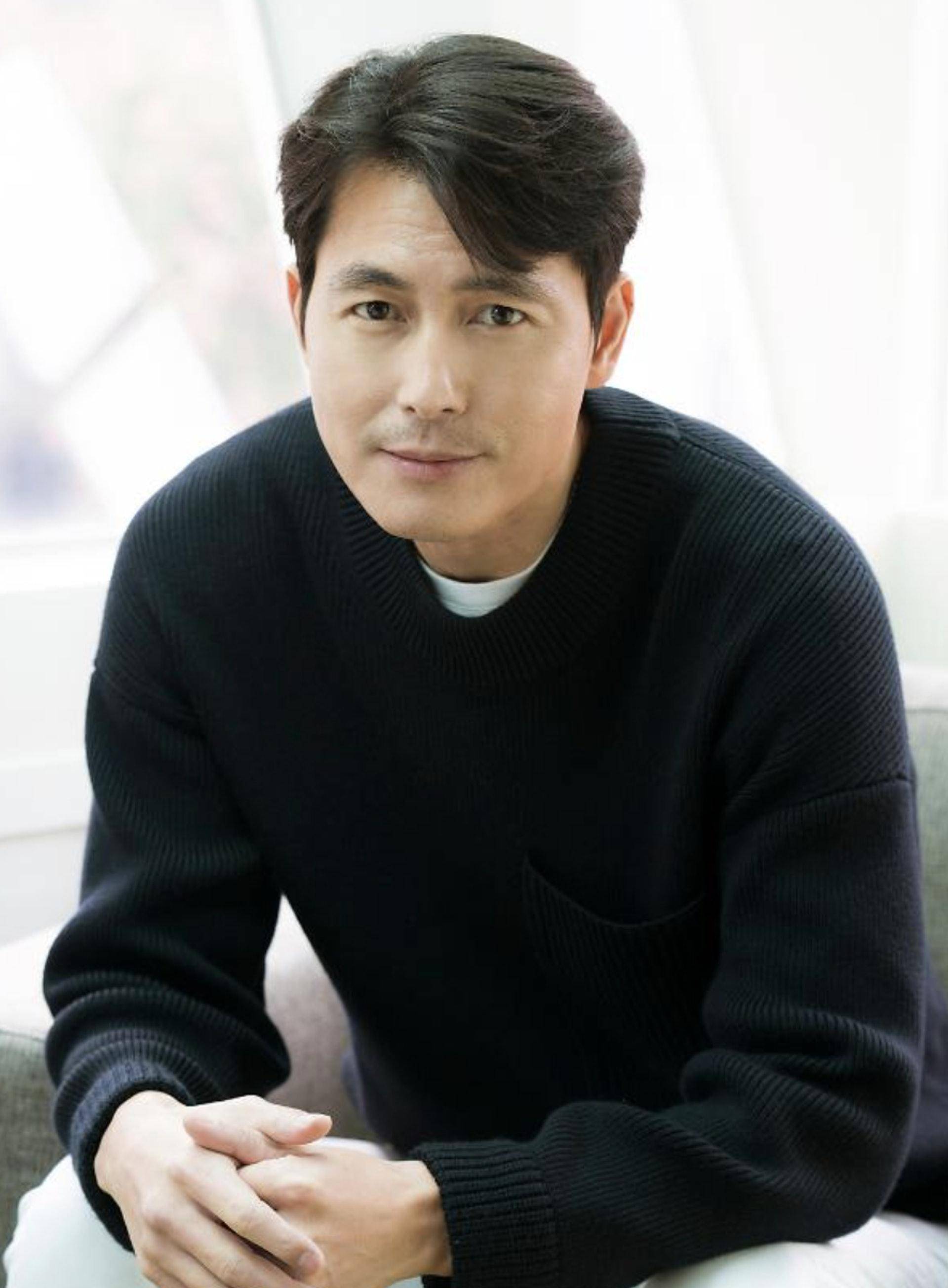 现年48岁的郑雨盛,曾经几度获封影帝,在国外是公认的实力派演员,加上