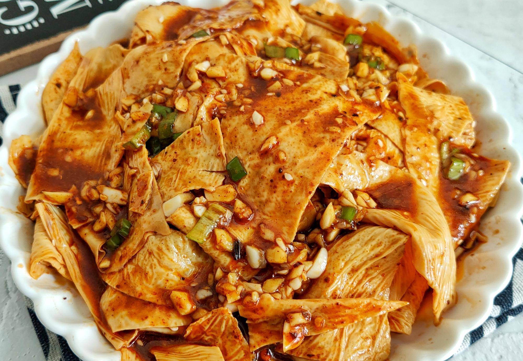 让人无法抗拒的油豆皮做法,香辣可口特解馋,比大鱼大肉都香_是一种