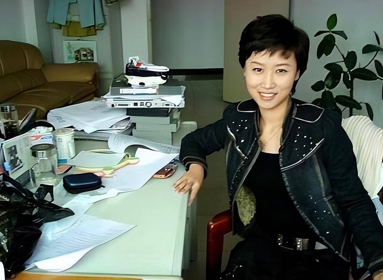 魏笑:24岁成知名主持,仅当一天新娘就离世,成父亲余生之痛_祁骥_父母