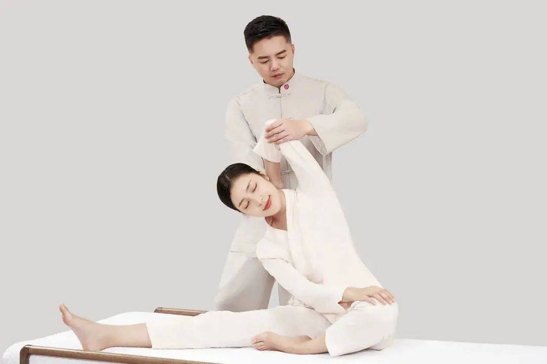 常乐推拿|年末感恩献礼,邀您领取新年好礼!_广场_症状_控股集团