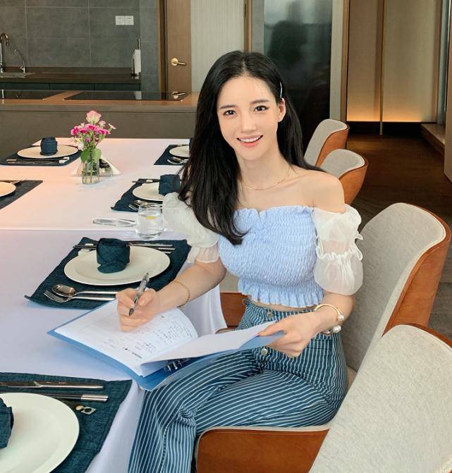 潘南奎为显眼睛大做眼睑下至,镜头拉近5倍后,粉丝吓到集体撤退_显得