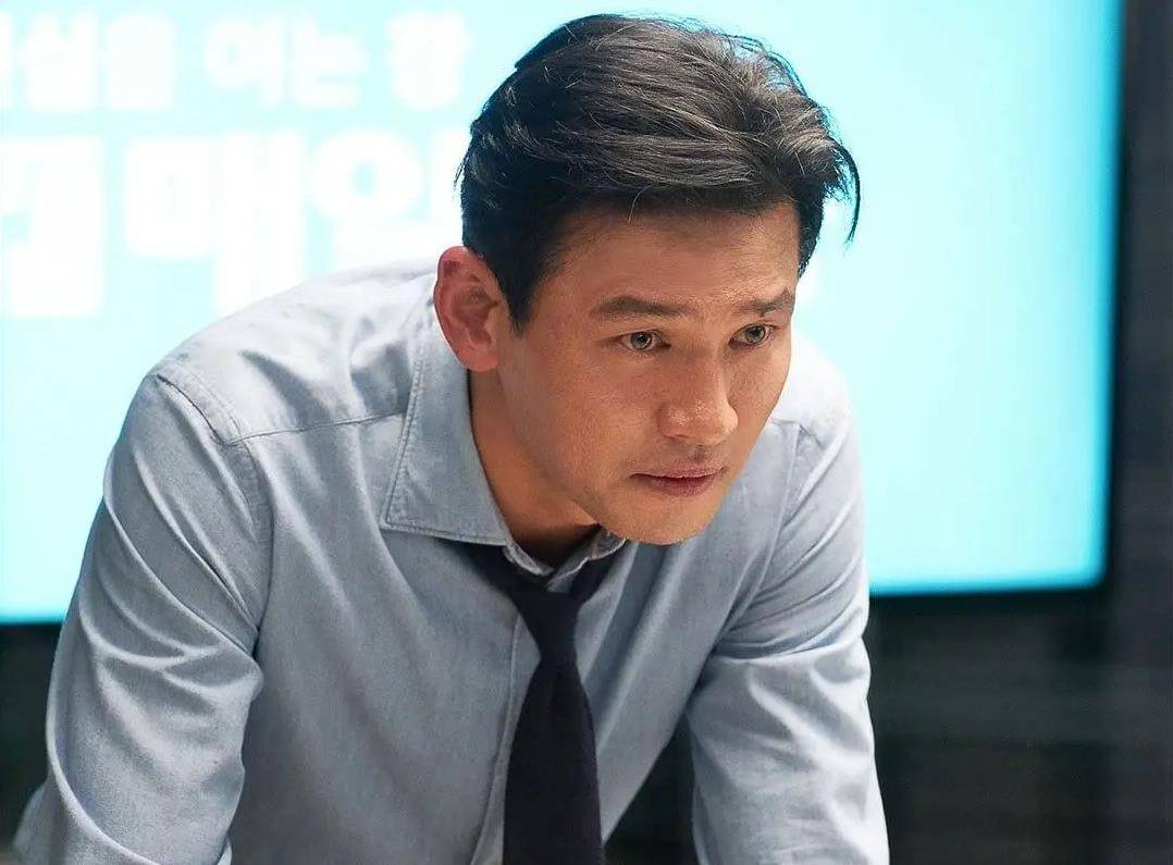 和允儿合作的这部《hush》是他自2012年的《韩半岛》后暌违八年再度